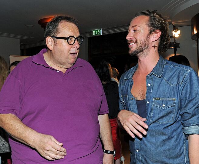 Schauspieler Ottfried Fischer mit Designer Marcel Ostertag.