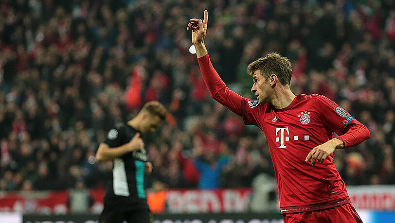 Thomas Müller (r.) jubelt, Arsenal lässt den Kopf hängen. Ein Bild, das es schon mehrmals gab. Thomas Müller (r.) jubelt, Arsenal lässt den Kopf hängen. Ein Bild, das es schon mehrmals gab.