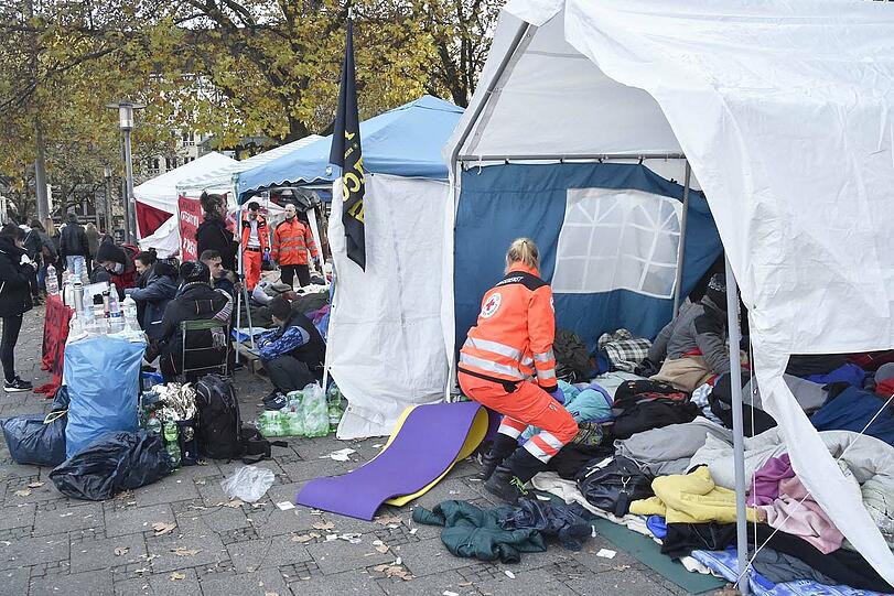 Am Freitagabend räumte die Polizei das Flüchtlingscamp am Sendlinger Tor. Die Bilder vom Einsatz.