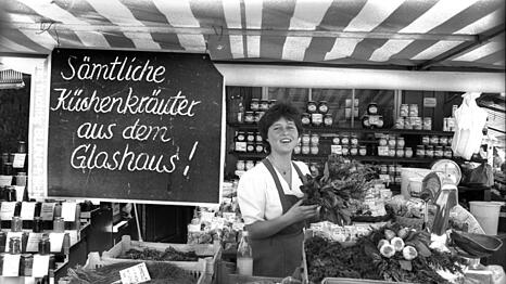 1986: Die Strahlung ist ein gro&szlig;es Thema in M&uuml;nchen - und nat&uuml;rlich auch an den Standln auf dem Viktualienmarkt. Gem&uuml;se aus dem Gew&auml;chshaus ist jetzt der gro&szlig;e Renner.