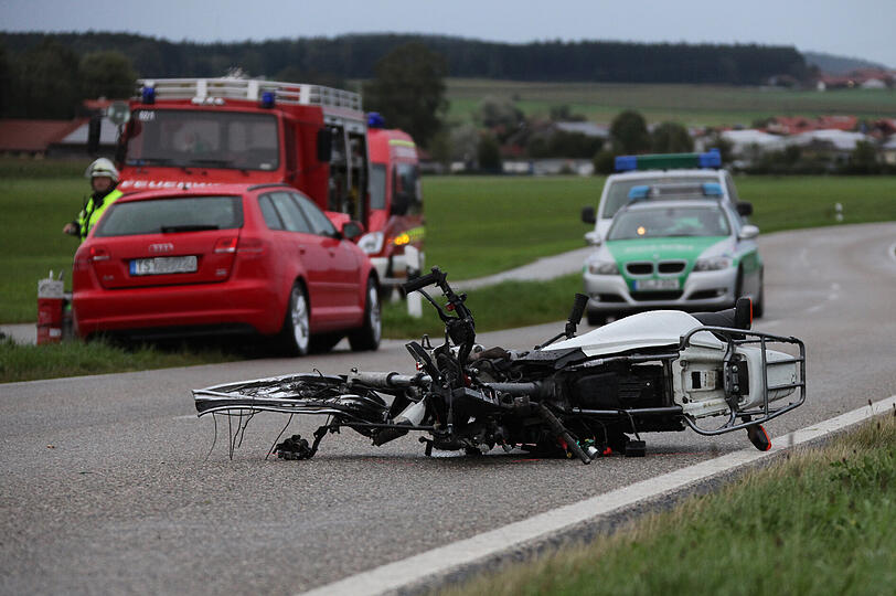 Eine 17-Jährige ist bei Traunstein in einen Audi gekracht: Die junge Frau kam dabei ums Leben.