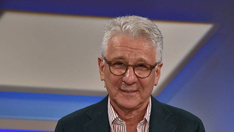 Marcel Reif wird dem Fußball und dem Fernsehen auch mit 70 Jahren noch treu bleiben Marcel Reif wird dem Fußball und dem Fernsehen auch mit 70 Jahren noch treu bleiben