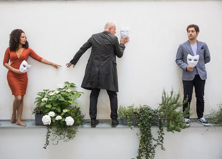 Diana Marie Müller (Buhlschaft und gute Werke), Markus Böker (Jedermann) und David Hang, der den Tod, Jedermanns Gesellen und den Glauben spielt.