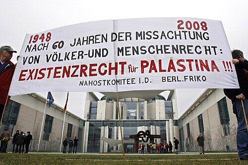 Palästinensische und jüdische Organisationen demonstrierten am Freitag vor dem Bundeskanzleramt