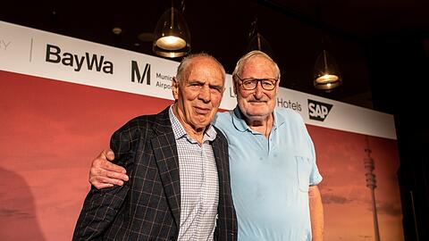 Zwei Basketball-Ikonen: Holger Geschwindner, Kapitän der deutschen Mannschaft bei den Spielen 1972, mit Norbert Thimm (r.).