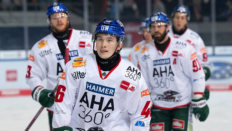 Moritz Elias bleibt noch l&auml;nger in Augsburg. (Archivbild)