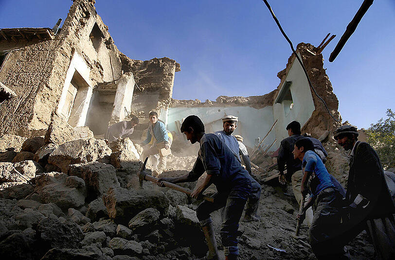 Afghanistan, 26. Oktober: Im Hindukusch führt ein Erdbeben der Stärke 7,5 zu mehr als 400 Toten.
