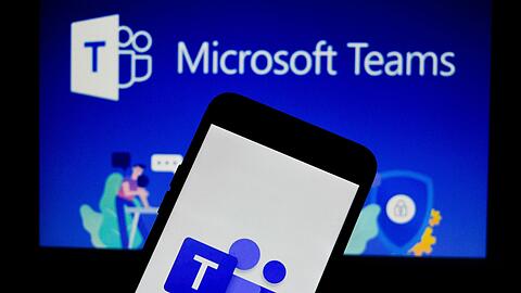Das Logo der Kommunikationsplattform MS Teams von Microsoft auf einem Handy.