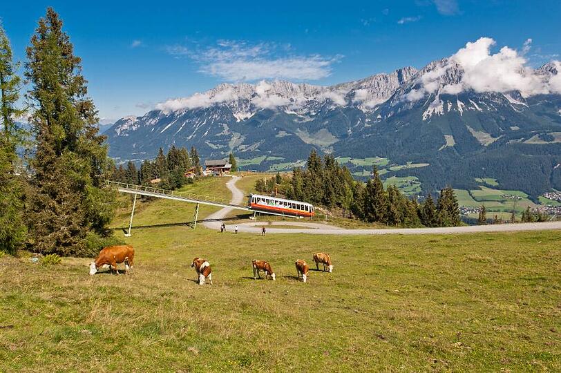 Wers gemütlich mag, kürzt die Tour auf dem Hartkaiser bei Ellmau mit einer Bahnfahrt ab.