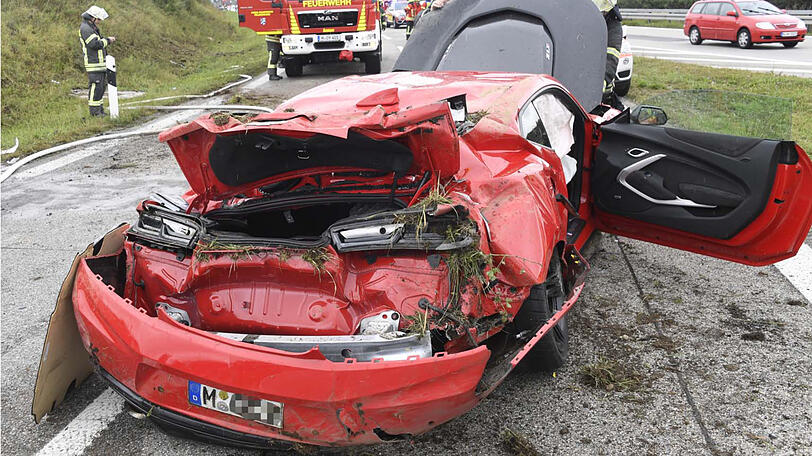 Bilder von der A94, auf der es am Sonntag zu einem Unfall mit einem 650-PS-Sportwagen gekommen ist. Die Bilder.