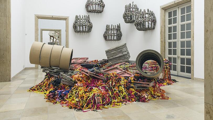 In Phyllida Barlows Regie wird so ziemlich alles zum "Hoard", also Schatz oder Hort, wie diese Arbeit von 2013 zeigt.