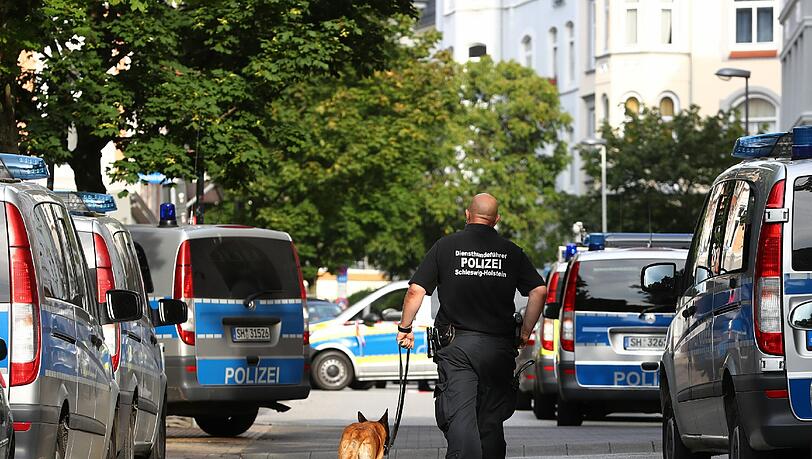 Die Marzipanherzen waren mit einer Substanz versetzt worden, die gesundheitliche Beschwerden auslösen kann. Foto: Christian Charisius Die Marzipanherzen waren mit einer Substanz versetzt worden, die gesundheitliche Beschwerden auslösen kann. Foto: Christian Charisius