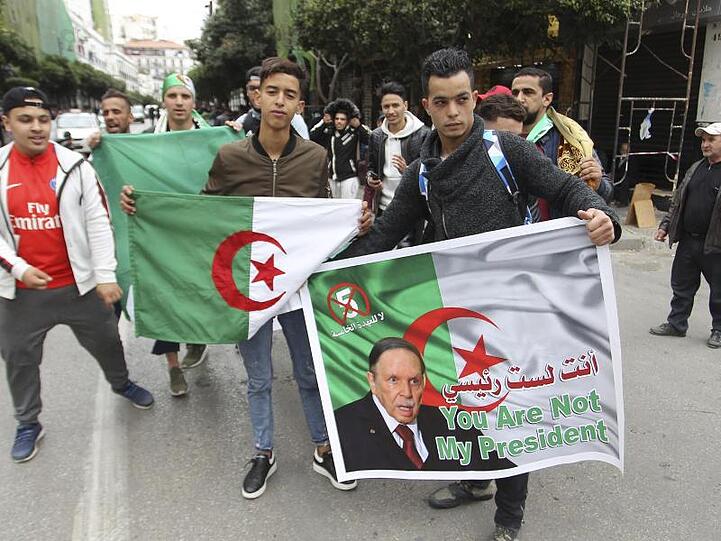 Vor allem junge Algerier sperrten sich gegen eine Wiederwahl des alten und schwer kranken Präsidenten.