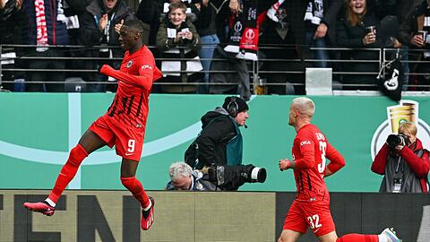 Randal Kolo Muani (l) war Frankfurter Matchwinner beim Viertelfinalsieg gegen Union Berlin.