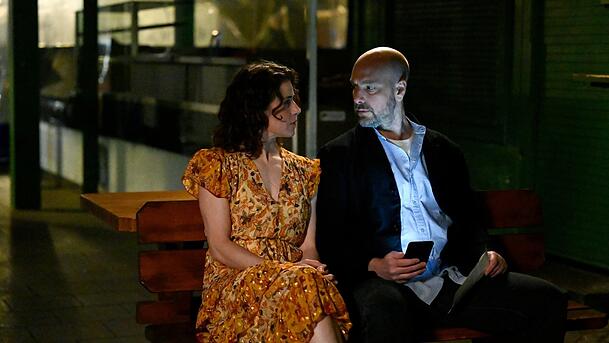 Liebespaar mit Z&ouml;libatsproblmen: Lisa (Anne Sch&auml;fer) und Hans Reiser (Stephan Zinner).