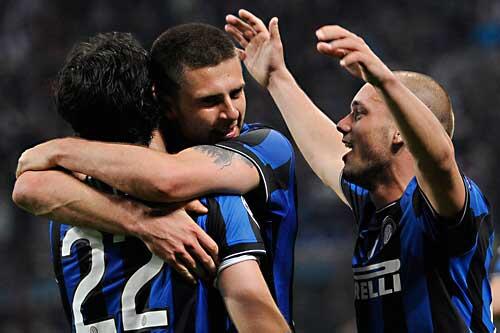Die Inter-Stars feiern den Sieg gegen den FC Barcelona