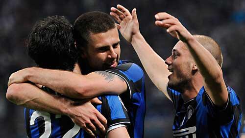 Die Inter-Stars feiern den Sieg gegen den FC Barcelona Die Inter-Stars feiern den Sieg gegen den FC Barcelona