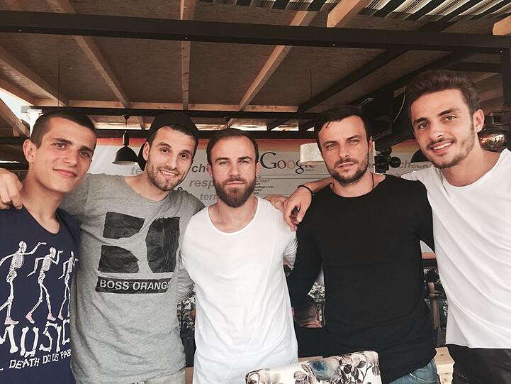Valdet Rama traf gute Freunde im Kosovo. Doch auch für ihn ist die Saison noch nicht vorbei, denn er ist für Albanien im Einsatz.