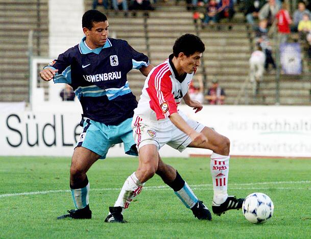Gewann 1998 mit dem TSV 1860 gegen den VfB Stuttgart um Krassimir Balakov: Michel Dinzey. Gewann 1998 mit dem TSV 1860 gegen den VfB Stuttgart um Krassimir Balakov: Michel Dinzey.
