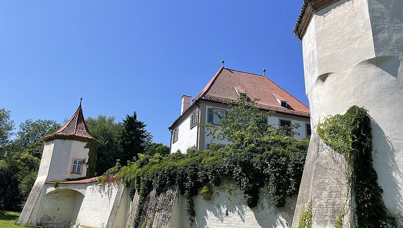 Wie aus dem Märchenfilm: Schloss Blutenburg in Obermenzing ist eine Burg im Miniaturformat.