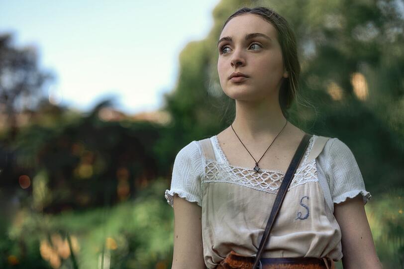 Sarah (Chloe Jean Lourdes) ist die Tochter von Jenna und Henry Reid. Ihre Eltern halten Sie liebevoll von "der Welt da drau&szlig;en" fern.