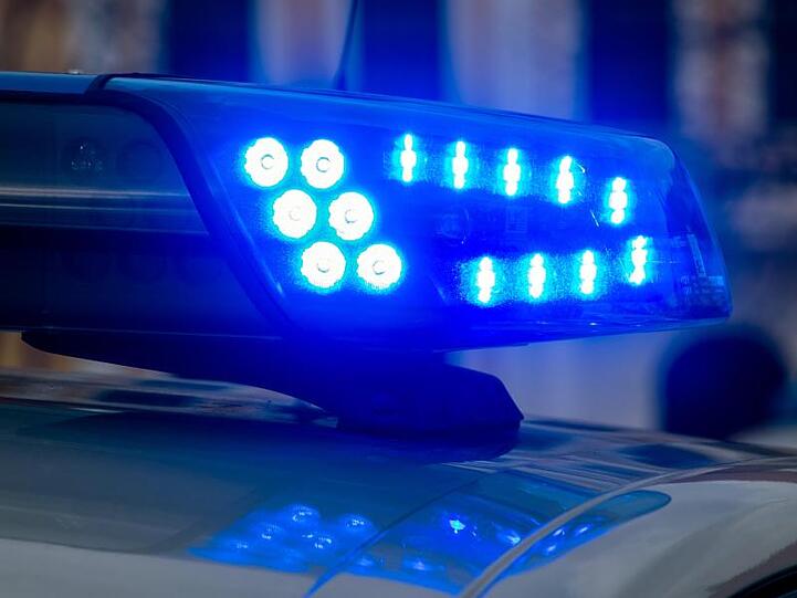 Ein Blaulicht der Polizei leuchtet auf. Foto: Klaus-Dietmar Gabbert/dpa-Zentralbild/ZB/Symbolbild