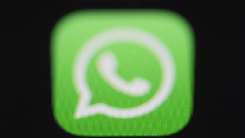Das Logo der Messenger-App WhatsApp ist auf dem Bildschirm eines iPhones zu sehen. Foto: Silas Stein/Archivbild Das Logo der Messenger-App WhatsApp ist auf dem Bildschirm eines iPhones zu sehen. Foto: Silas Stein/Archivbild