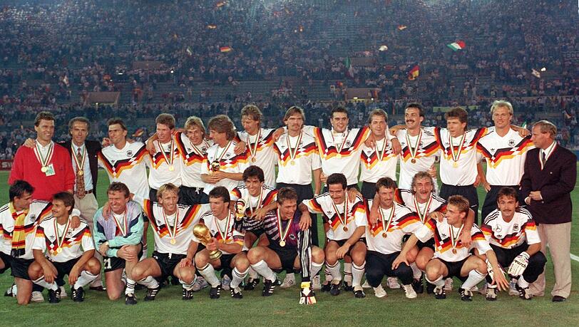 Die Geburt eines Mythos: Die Weltmeister von 1990 stehen exemplarisch für den international gefürchteten Ruf der deutschen Nationalelf als Turniermannschaft. Die Geburt eines Mythos: Die Weltmeister von 1990 stehen exemplarisch für den international gefürchteten Ruf der deutschen Nationalelf als Turniermannschaft.