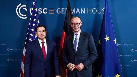 Warme Worte, knallharter Inhalt: Marco Rubio (l), US-Au&szlig;enminister, und Bundeskanzler Friedrich Merz (CDU) bei der 62. M&uuml;nchner Sicherheitskonferenz. Rubio will die transatlantische Freundschaft "wiederbeleben".