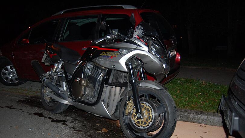 Schwer beschädigt: Das blieb vom Motorrad übrig Schwer beschädigt: Das blieb vom Motorrad übrig