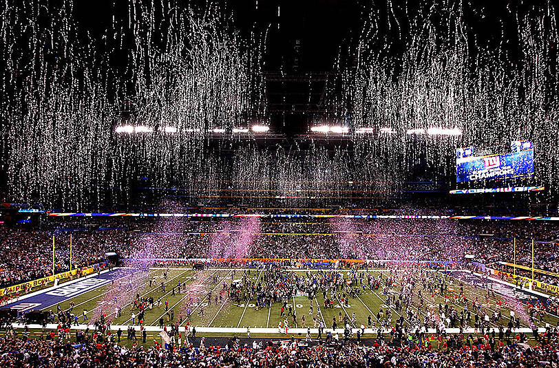 Das amerikanische College-Basketball-Finale findet dieses Jahr im Lucas Oil Stadium statt, der Heimstätte des NFL-Teams Indianapolis Colts. Bild: Das Stadion nach einem Footballspiel der Colts. Rund 70.000 Zuschauer können das Basketball-Finale im Stadion sehen.