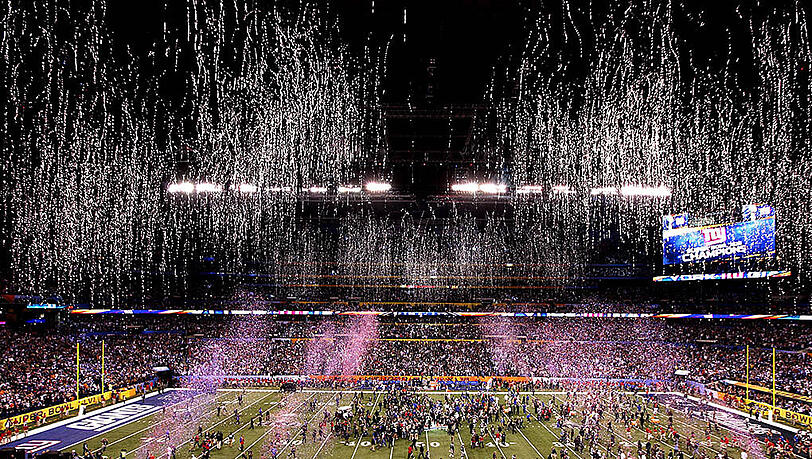 Das amerikanische College-Basketball-Finale findet dieses Jahr im Lucas Oil Stadium statt, der Heimstätte des NFL-Teams Indianapolis Colts. Bild: Das Stadion nach einem Footballspiel der Colts. Rund 70.000 Zuschauer können das Basketball-Finale im Stadion sehen. Das amerikanische College-Basketball-Finale findet dieses Jahr im Lucas Oil Stadium statt, der Heimstätte des NFL-Teams Indianapolis Colts. Bild: Das Stadion nach einem Footballspiel der Colts. Rund 70.000 Zuschauer können das Basketball-Finale im Stadion sehen.
