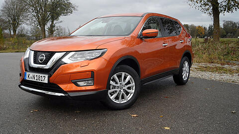 Der Nissan X-Trail hat beim letzten Facelift das aktuelle Familiengesicht erhalten.