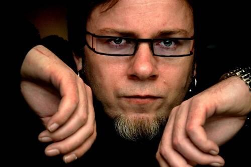 Fühlt sich als Solist auf der Bühne am wohlsten: Bjorn Berge spielt am Mittwoch bei den Rother Bluestagen in der Kulturfabrik.