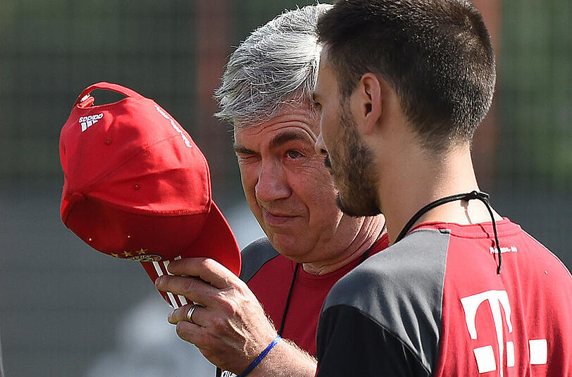 Carlo Ancelotti mit Co-Trainer.