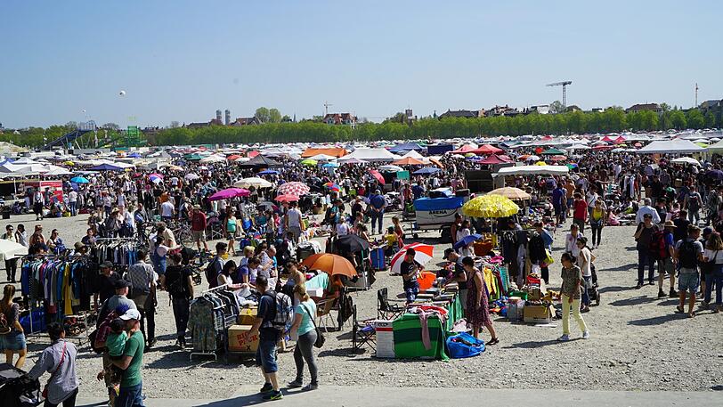 Von Ramsch bis Kult: Der Flohmarkt auf der Theresienwiese bietet für Jäger und Sammler eine große Auswahl.