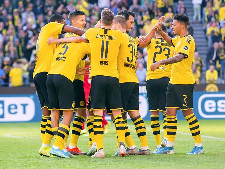 Haben Bayer Leverkusen klar besiegt: Die Spieler vom BVB Spieler jubeln nach dem 4:0.