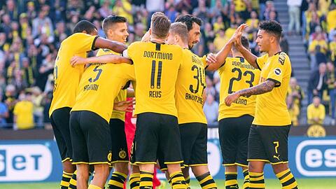 Haben Bayer Leverkusen klar besiegt: Die Spieler vom BVB Spieler jubeln nach dem 4:0.