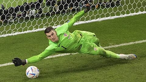 Er zählt zu den besten Torhütern der WM in Katar: Kroatiens Dominik Livakovic, der das Interesse des FC Bayern geweckt hat.