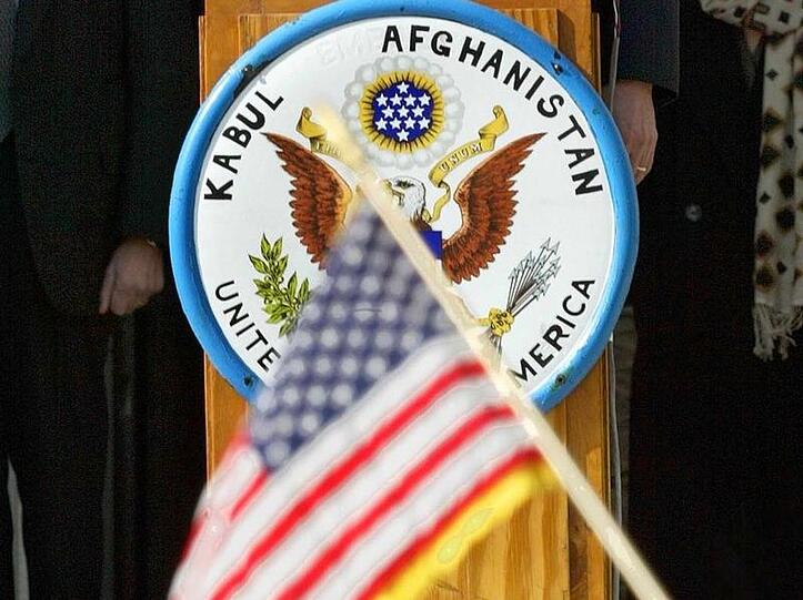 Schild vor der US-Botschaft in Kabul