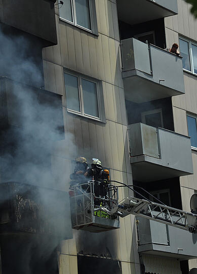 Drei Bewohner bei Explosion in Haus verletzt: In Altdorf ist eine Wohnung in die Luft geflogen. Die Bilder.