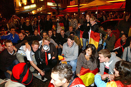 Public Viewing auf der Leopoldstraße: Die WM 2014 in Brasilien startet. So schön war's das letzte Mal...
