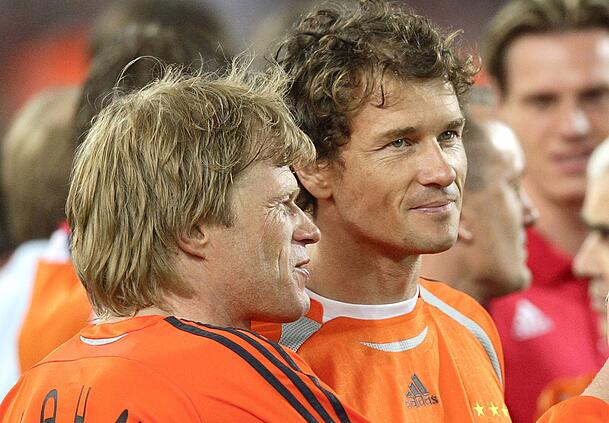 Wiederholt sich Geschichte? Bereits vor der Heim-WM 2006 ersetzte Bundestrainer Jürgen Klinsmann Torhüterikone Oliver Kahn (li.) durch Jens Lehmann.