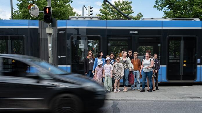Gefangen zwischen Tramgleisen und einer Doppelspur mit Tempo 60: So sah der Schulweg an der Dachauer Straße bisher aus.