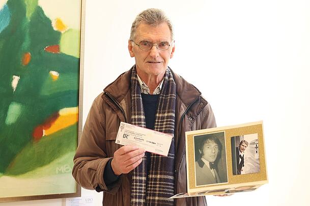 Manfred Weiers (74) ist Udo-Jürgens-Fan seit seiner Jugend: Das Udo-Foto in seiner Fanmappe hat er 1969 selbst geschossen. Manfred Weiers (74) ist Udo-Jürgens-Fan seit seiner Jugend: Das Udo-Foto in seiner Fanmappe hat er 1969 selbst geschossen.