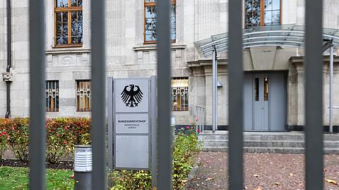 Der BGHJ hob ein Urteil gegen einen Herzspezialisten nach dem Tod zweier Patienten auf. Der Mann muss erneut vor Gericht. (Archivbild)