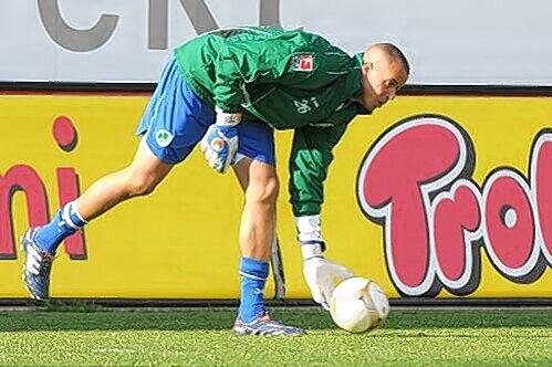 5In Fürth hat&rsquo;s sich ausgerollt, Keeper Stephan Loboué verdient seine Brötchen künftig bei RW Oberhausen.