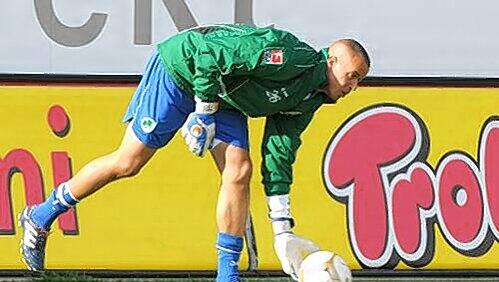 5In Fürth hat’s sich ausgerollt, Keeper Stephan Loboué verdient seine Brötchen künftig bei RW Oberhausen. 5In Fürth hat’s sich ausgerollt, Keeper Stephan Loboué verdient seine Brötchen künftig bei RW Oberhausen.