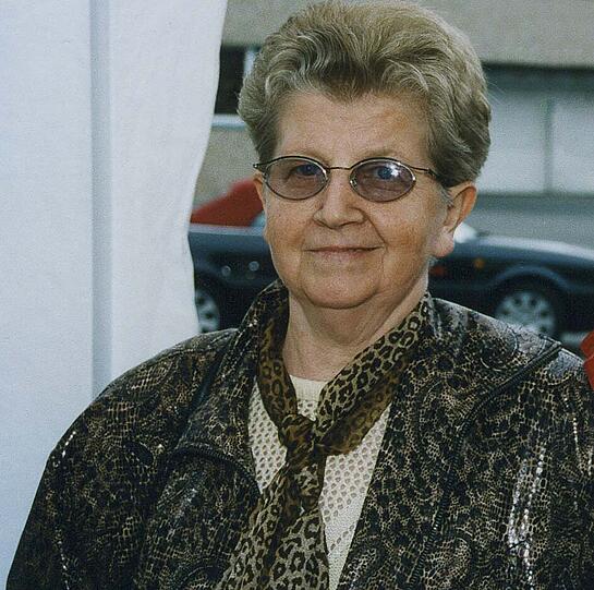 Frieda Hoose (&dagger; 76): Gestern wurde die Frau, die am Morgen des Ostersamstag einem Raubmord zum Opfer fiel, auf dem Westfriedhof beerdigt.