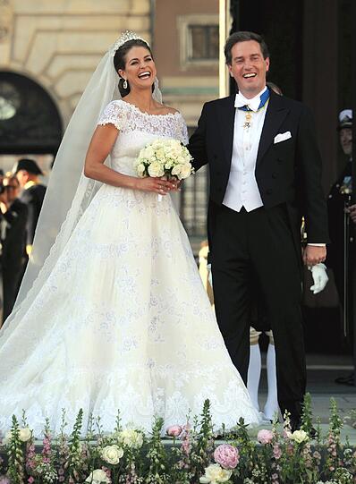 Die Braut im Spitzen-Kleid und der Bräutigam zu Tränen gerührt: Die schwedische Prinzessin Madeleine und der New Yorker Banker Chris O'Neill haben in Stockholm geheiratet. Die Bilder!